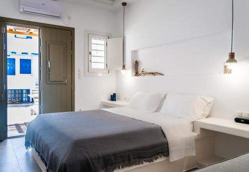 Postel nebo postele na pokoji v ubytování Vilos Suites