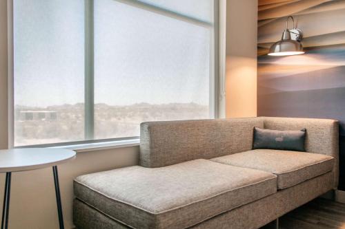 Ruang duduk di Hilton Garden Inn North Phoenix Scottsdale
