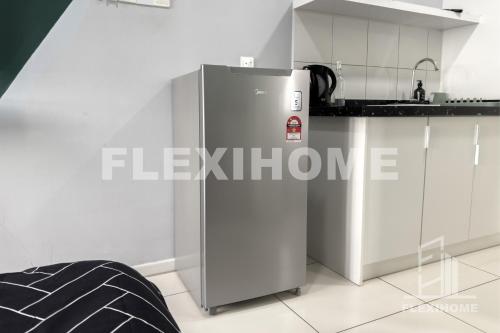 KLIA, KLIA2, Horizon Suites Sepang, Designed Studio, by Flexihome-MYにあるキッチンまたは簡易キッチン