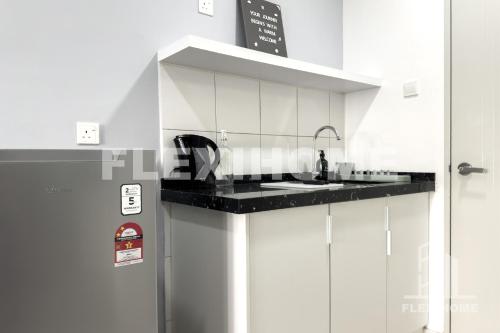 KLIA, KLIA2, Horizon Suites Sepang, Designed Studio, by Flexihome-MYにあるキッチンまたは簡易キッチン