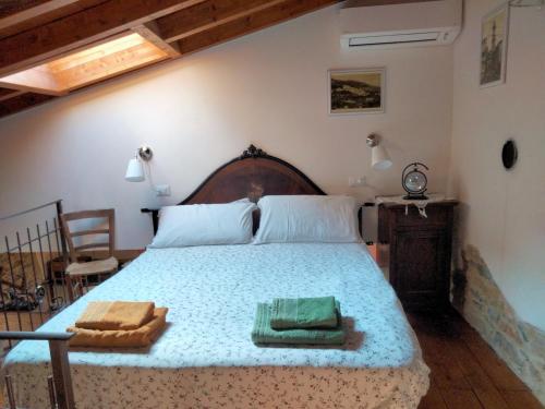 a bedroom with a large bed with two towels on it at A fenera in Dolcedo
