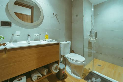 Ένα μπάνιο στο Downtown Punta Cana Central Park 1 BR First Floor A-103