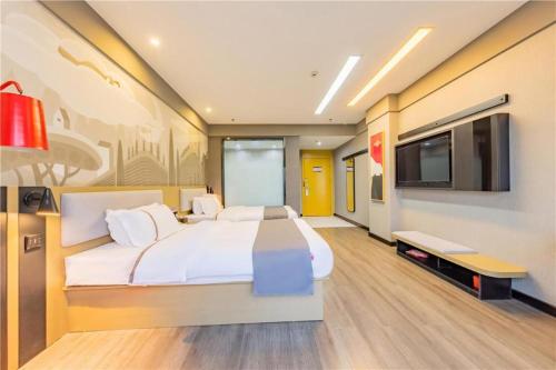 Postel nebo postele na pokoji v ubytování Thank Inn Hotel Hubei Wuhan Caidian Zhong Fa Xincheng Tongji