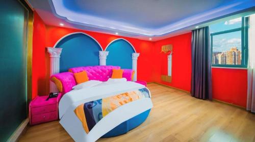 a bedroom with a bed in a room with red at Shell Hotel Wuhu Jiujiang District Daqiao Town Huashan Road in Wuhu
