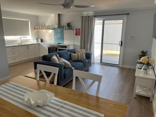 Η κουζίνα ή μικρή κουζίνα στο Arno Bay Tourist Accommodation