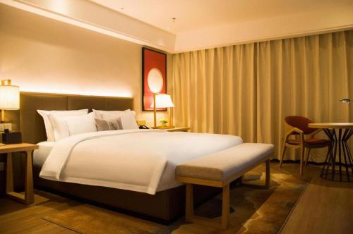 Ένα ή περισσότερα κρεβάτια σε δωμάτιο στο Echeng Hotel Enshi Minzu Road