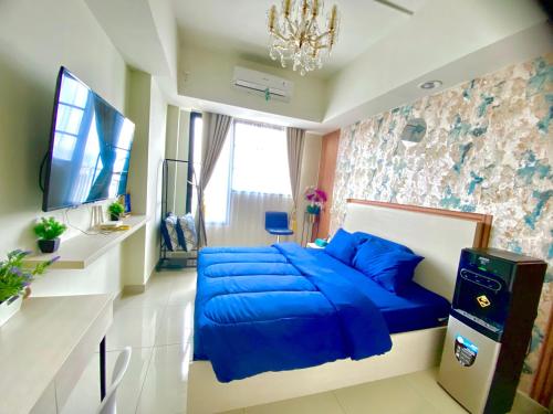 Μια τηλεόραση ή/και κέντρο ψυχαγωγίας στο Apartment Thematic Lumens at Evenciio Depok