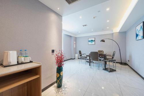 Μια τηλεόραση ή/και κέντρο ψυχαγωγίας στο Green Tree Inn Anhui Tianchang Economic Development Zone
