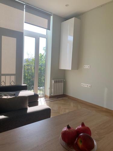 Ruang duduk di Charming 2-bedroom apartment with WiFi, AC in the Center of Yerevan