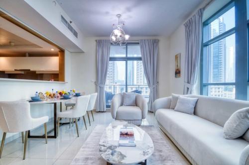 Modern 2BR in the heart of Downtown Dubai
