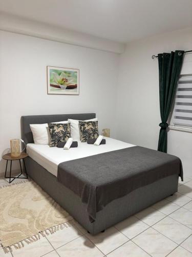 a bedroom with a large bed in a room at Apartmani Ivanic in Vir