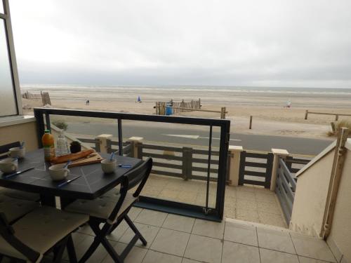 Les Pieds dans l'Eau, studio terrasse face mer