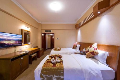 Postel nebo postele na pokoji v ubytování Yichang Three Gorges Project Hotel