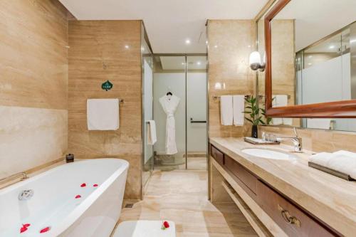 Ένα μπάνιο στο Tong Que Tai Jinling Hotel Tongling Anhui
