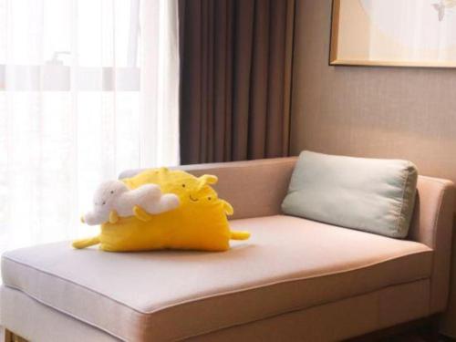 Ένα ή περισσότερα κρεβάτια σε δωμάτιο στο ZHONG DING HOTEL