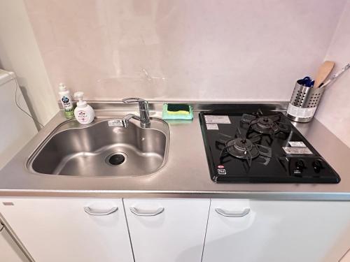 Η κουζίνα ή μικρή κουζίνα στο Home in Kyoto kiyomizu, city walk 5 minutes Kiyomizu Temple, washmachine, kitchen, TV in room&bathroom