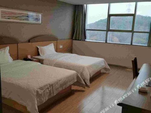 Katil atau katil-katil dalam bilik di 7 Days Inn Changsha Xingsha Zhongmaocheng Windows of the World