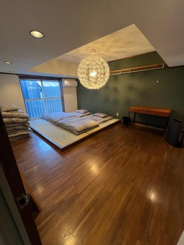 8's house