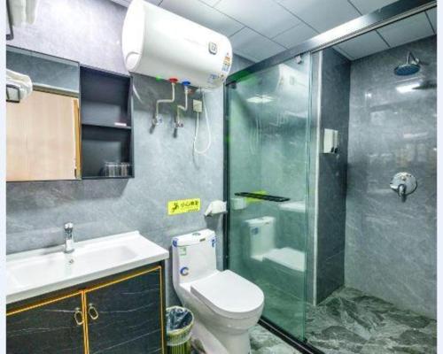 Ein Badezimmer in der Unterkunft Yiwu Bairui Grand Hotel
