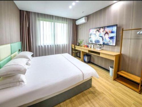 Ein Bett oder Betten in einem Zimmer der Unterkunft Yiwu Bairui Grand Hotel