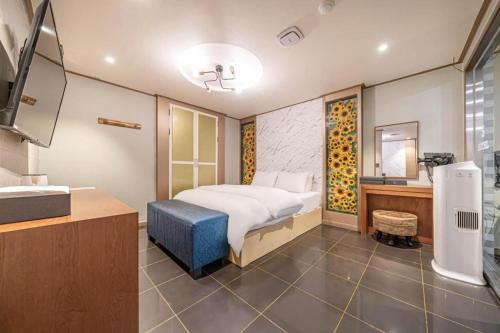 a bedroom with a bed and a bathroom with a sink at Hotel S Shinchon in Seoul