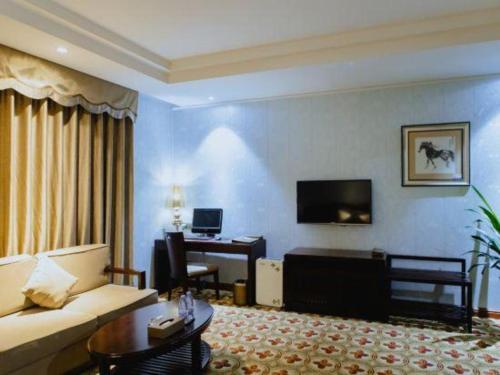 a living room with a couch and a table at Manhatton Hotel Beihai in Beihai