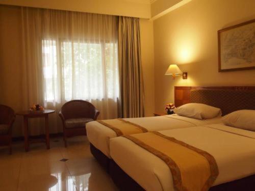 Кровать или кровати в номере Bumi Wiyata Hotel