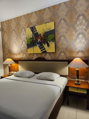 Кровать или кровати в номере Bumi Wiyata Hotel