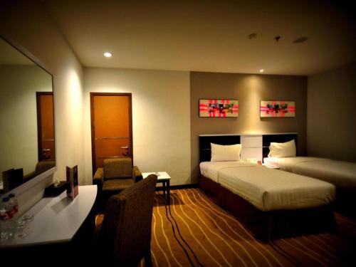 Postel nebo postele na pokoji v ubytování D Maleo Hotel Makassar