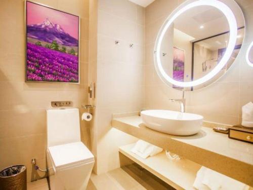 a bathroom with a sink and a mirror at Lavande Hotel Zhaoqing government Dinghu Mountain Scenic Spot in Zhaoqing