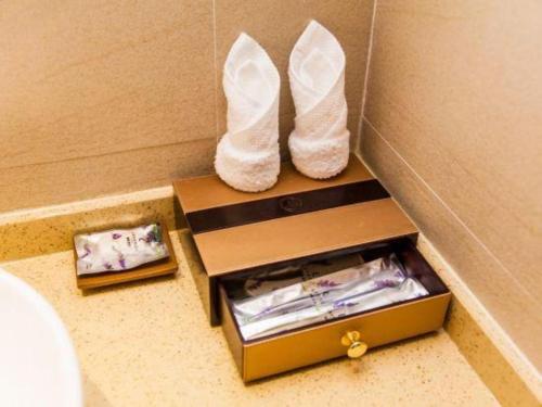 a pair of white shoes sitting on top of a box at Lavande Hotel Zhaoqing government Dinghu Mountain Scenic Spot in Zhaoqing