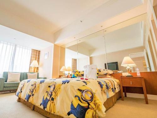 a bedroom with a large bed with a large mirror at Kai Wah Plaza International Hotel in Kunming