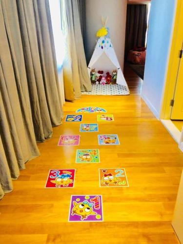 a group of mats on a wooden floor with a dog house at Kai Wah Plaza International Hotel in Kunming