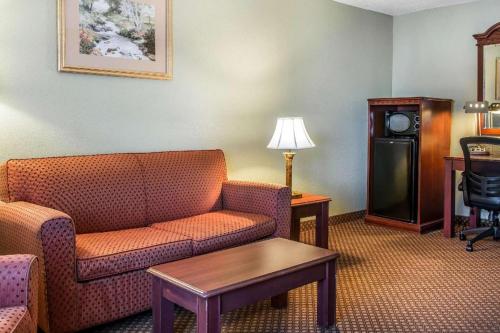 a living room with a couch and a table at Quality Inn & Suites Ann Arbor Hwy 23 in Ann Arbor