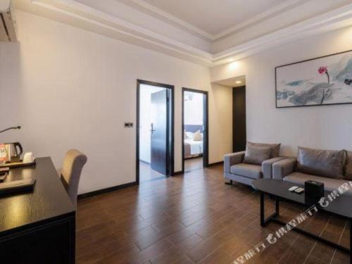 a living room with a couch and a table at H Life Hotel Nanshan Branch in Shenzhen