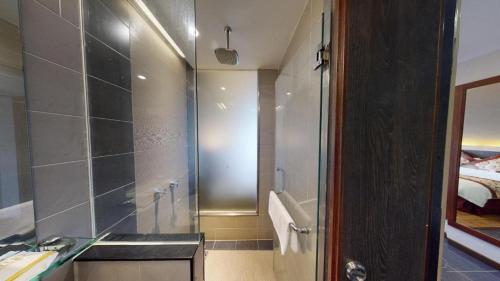 Ένα μπάνιο στο Lot 10 Boutique Hotel