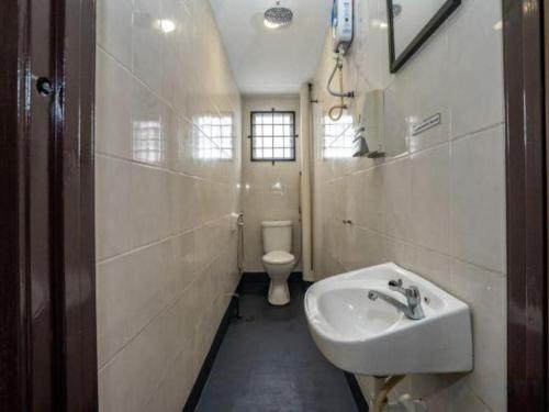 a bathroom with a sink and a toilet at OYO 1167 Rest and Go Hotel Klang in Klang