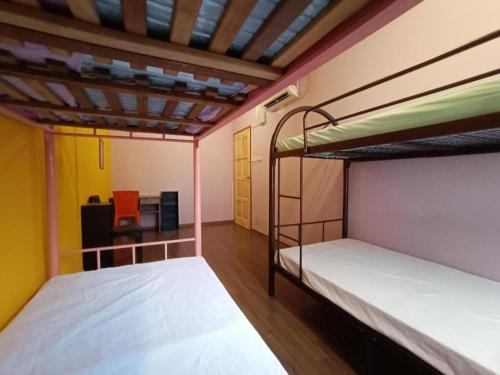 Postel nebo postele na pokoji v ubytování SPOT ON 90119 Bed's Guesthouse