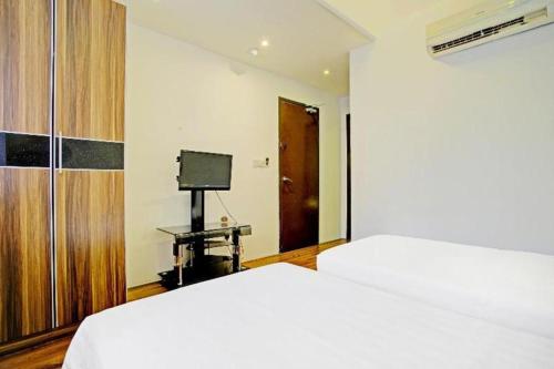 TV a/nebo společenská místnost v ubytování OYO 90597 Delightful Holiday Inn