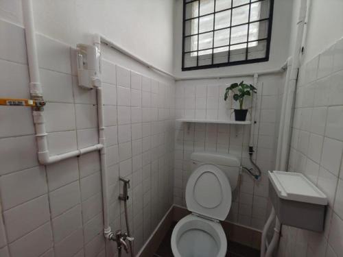 Koupelna v ubytování SPOT ON 90793 Kim Yong Stay