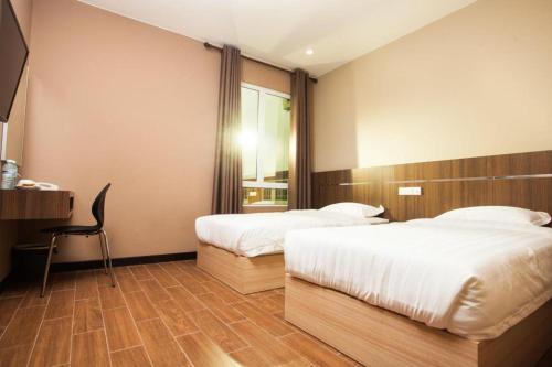 Кровать или кровати в номере Friendly Hotel