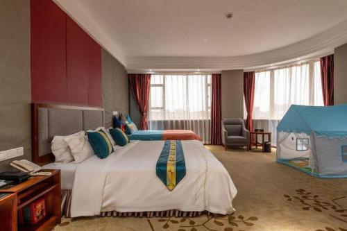 a bedroom with a large bed in a room at Shunde Emperor Hotel in Shunde