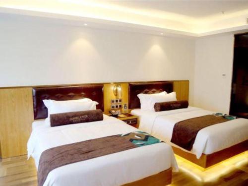 a hotel room with two beds in a room at James Joyce Coffetel· Hefei Anhui Agricultural University in Hefei