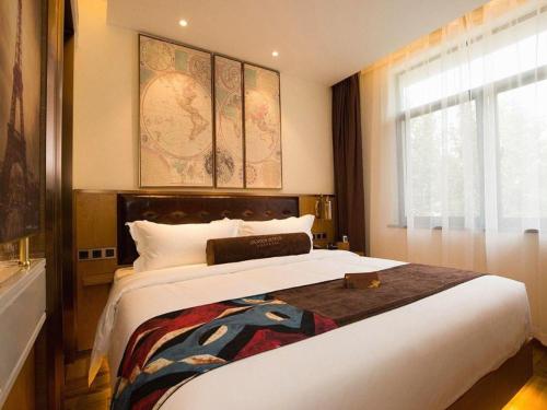 a bedroom with a large bed and a window at James Joyce Coffetel· Hefei Anhui Agricultural University in Hefei