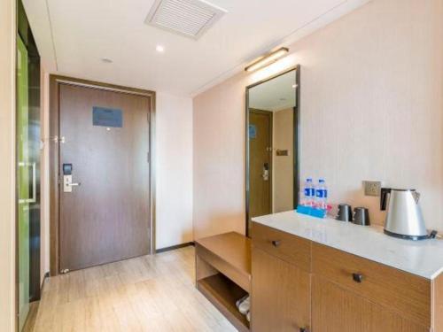 Kuchyň nebo kuchyňský kout v ubytování Zmax Hotels· Shijiazhuang Zhongshan Xi Road Xiwang Metro Station