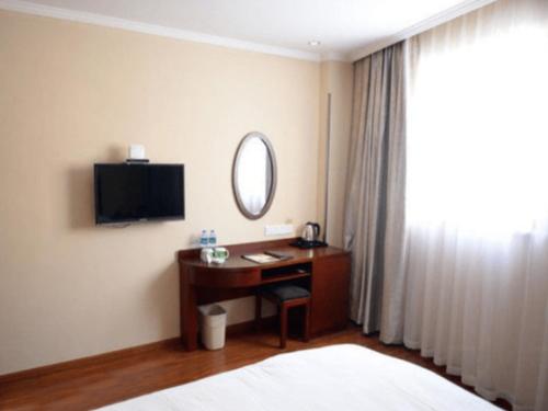 TV o dispositivi per l'intrattenimento presso GreenTree Inn Changshu South HaiYu Road Pedestrian Street Business Hotel