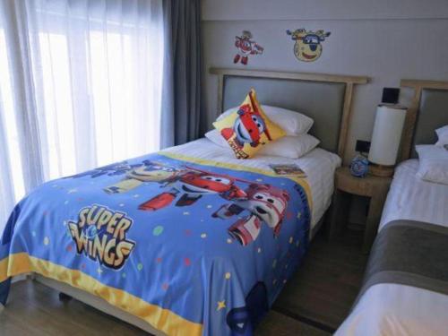 a bedroom with a super mario bedroom with a bed at Hotel Dayu Kaiyuan in Shaoxing
