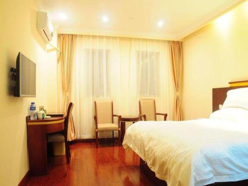 TV o dispositivi per l'intrattenimento presso GreenTree Inn Changshu South HaiYu Road Pedestrian Street Business Hotel
