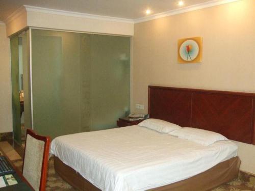 Letto o letti in una camera di GreenTree Inn Changshu South HaiYu Road Pedestrian Street Business Hotel