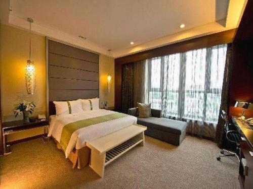 Letto o letti in una camera di GreenTree Inn Changshu South HaiYu Road Pedestrian Street Business Hotel